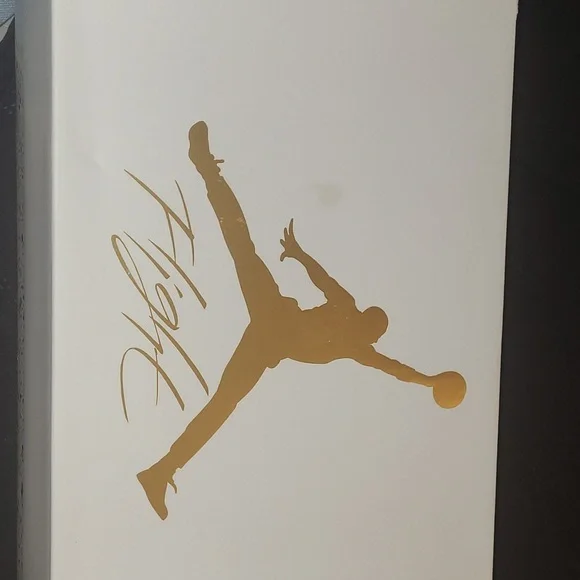 New Never Worn Womens Jordan Retro 4 White And Gold - Picture 4 of 4